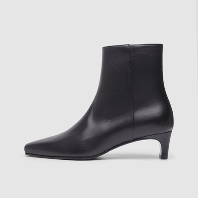 Women's ankle boots in black